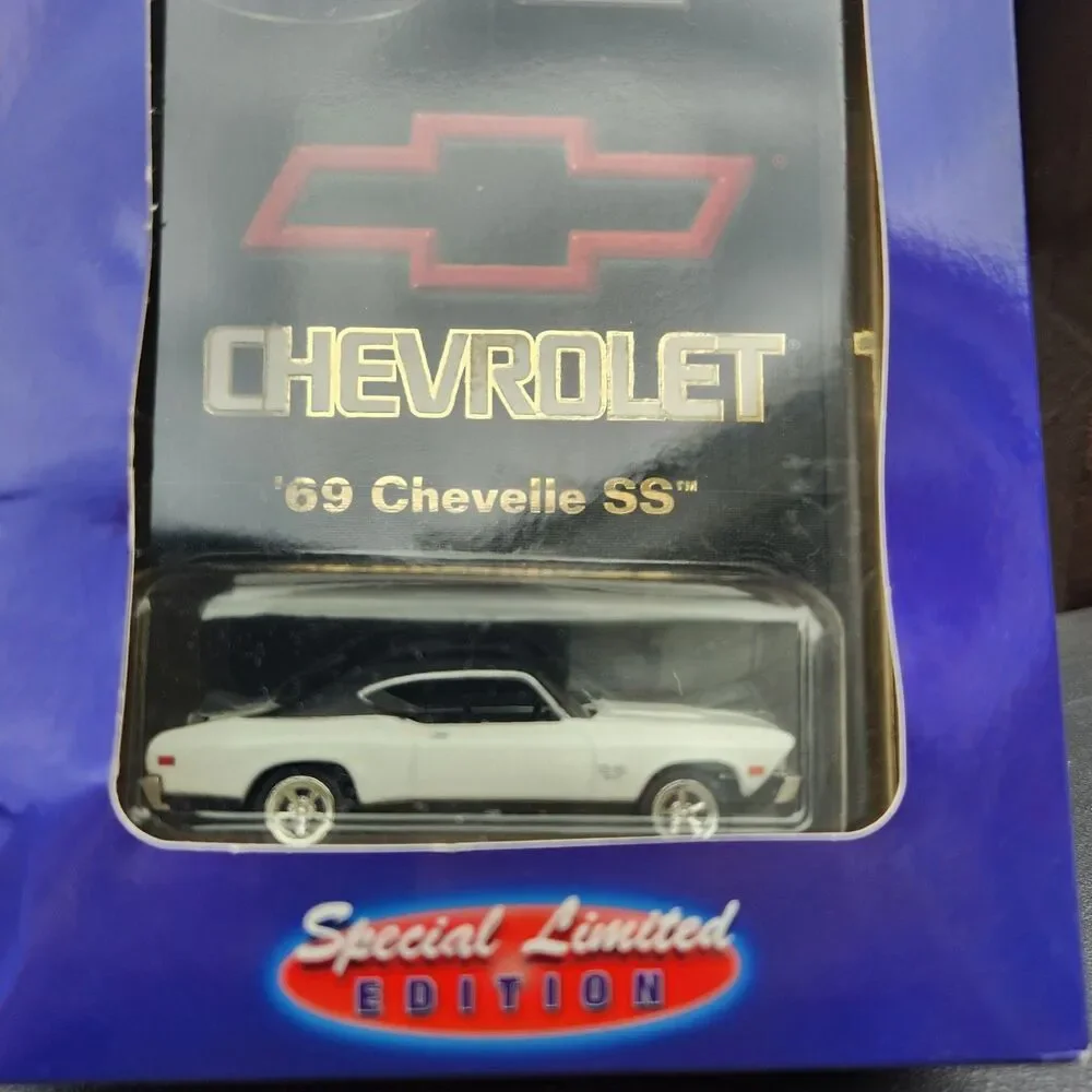 Hotwheels Street Machines White Chevrolet 1969 Chevelle SS 1:64 Die Cast Car